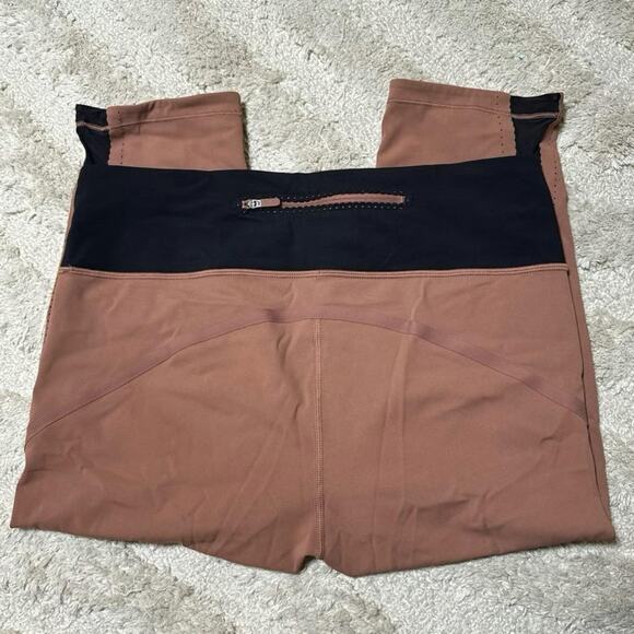 Lululemon Smooth Stride Crop - Picture 5 of 7